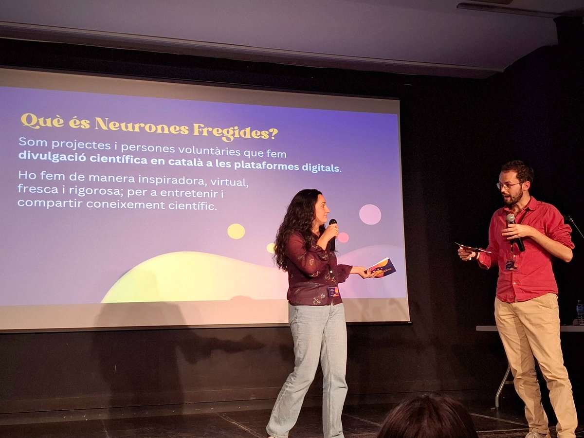 MartaFdezJurjo's tweet photo. #NeuronesFregides celebra la primera trobada presencial sota el títol "#Neurogresca: #Ciencia, show i humor". El Centre Cívic Guinardó es transforma en un espai de divulgació científica. Una cita per descobrir que fa aquest col·lectiu d’una manera amena, pràctica i participativa. https://t.co/QJ1bZJpAwa