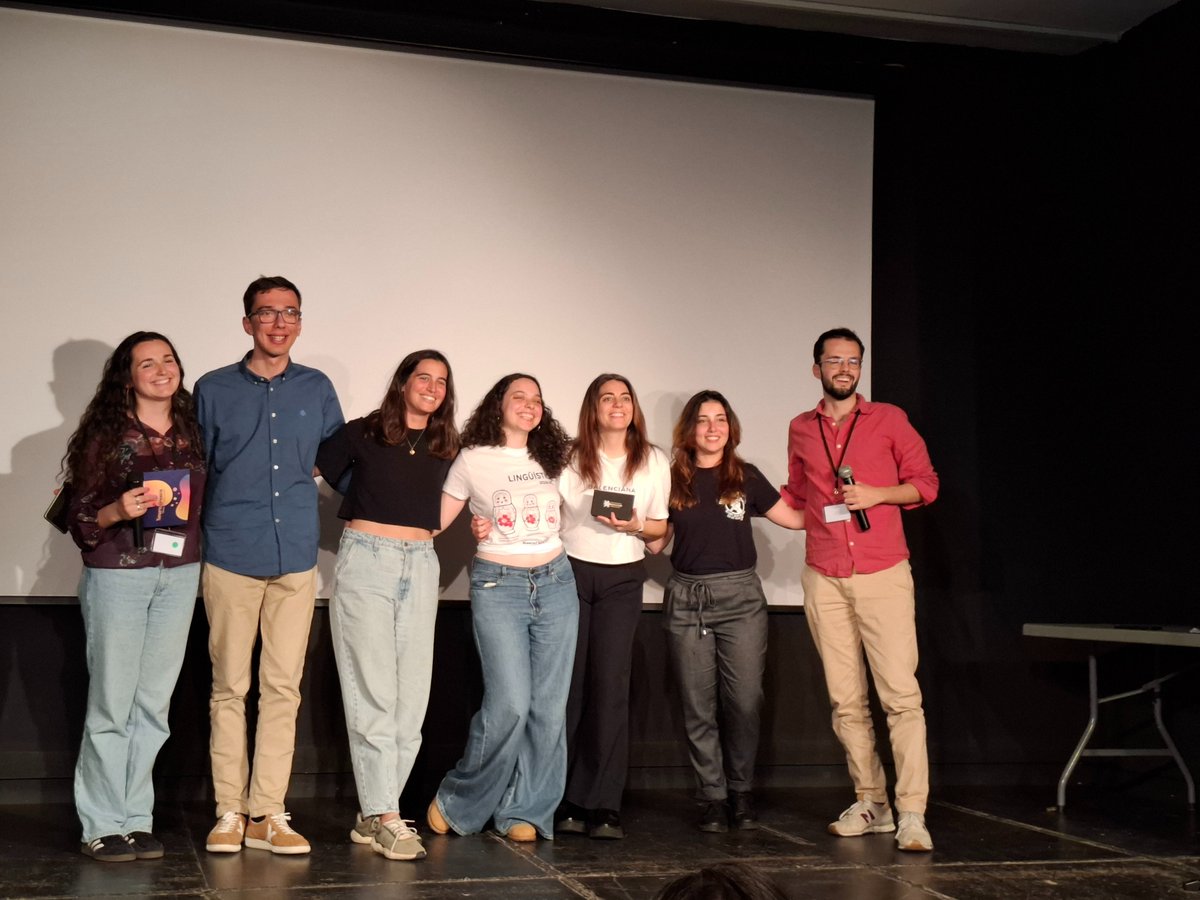 MartaFdezJurjo's tweet photo. #NeuronesFregides celebra la primera trobada presencial sota el títol "#Neurogresca: #Ciencia, show i humor". El Centre Cívic Guinardó es transforma en un espai de divulgació científica. Una cita per descobrir que fa aquest col·lectiu d’una manera amena, pràctica i participativa. https://t.co/QJ1bZJpAwa