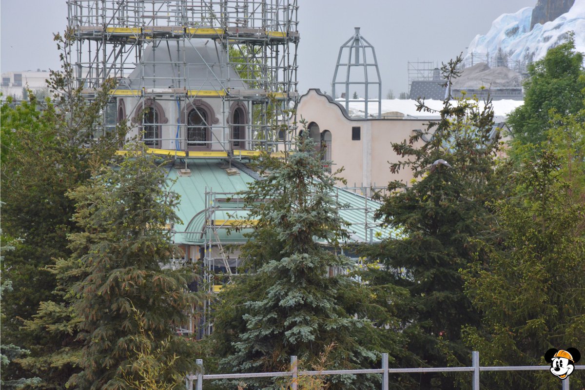 [Analysis] 🚧 #WDS2 Raiponce Tangled Spin prepares for Next Phase

1️⃣ Scaffoldings have been erected near the attraction’s exit, signaling the start of exterior façade work by #WaltDisneyImagineering. This long-awaited step should bring themed painting &amp; detailing.
➖ A