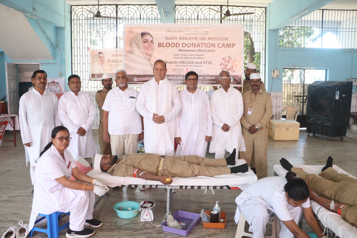 BasranOnkar's tweet photo. # Valsad
A Blood donation Camp was organised by Atul and Valsad at Sindhi Hall on  13th May 25 under Surat Zone 30 
50 units blood  collected by Govt.Civil Hospital and Valsad Rakat daan kendder 
#DhanNirankarJi🙏🏻 https://t.co/9n8KIVYLio