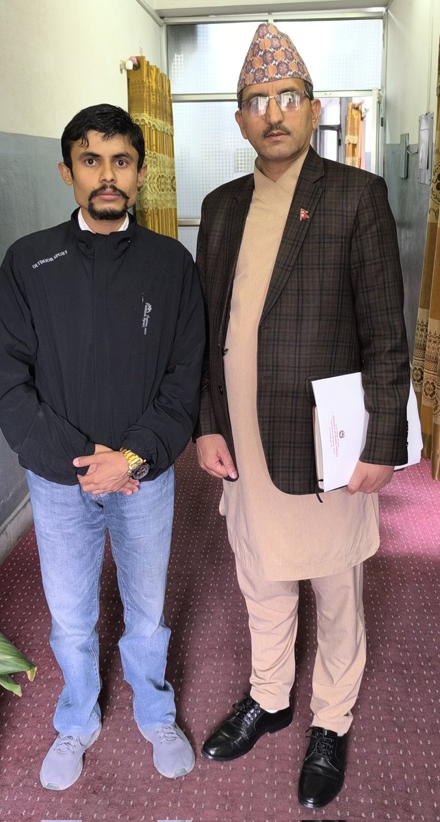 नेपाल सरकार संघिय मामिला तथा सामान्य प्रशाशन मन्त्रालयका सचिव आदरणीय सर रविलाल पन्थ ( Rabi Pantha ) ज्युसंग केही कामको शिलशिलामा भेटघाट कुराकानी पश्चात सिंहदरवार काठमाडौंमा आज !