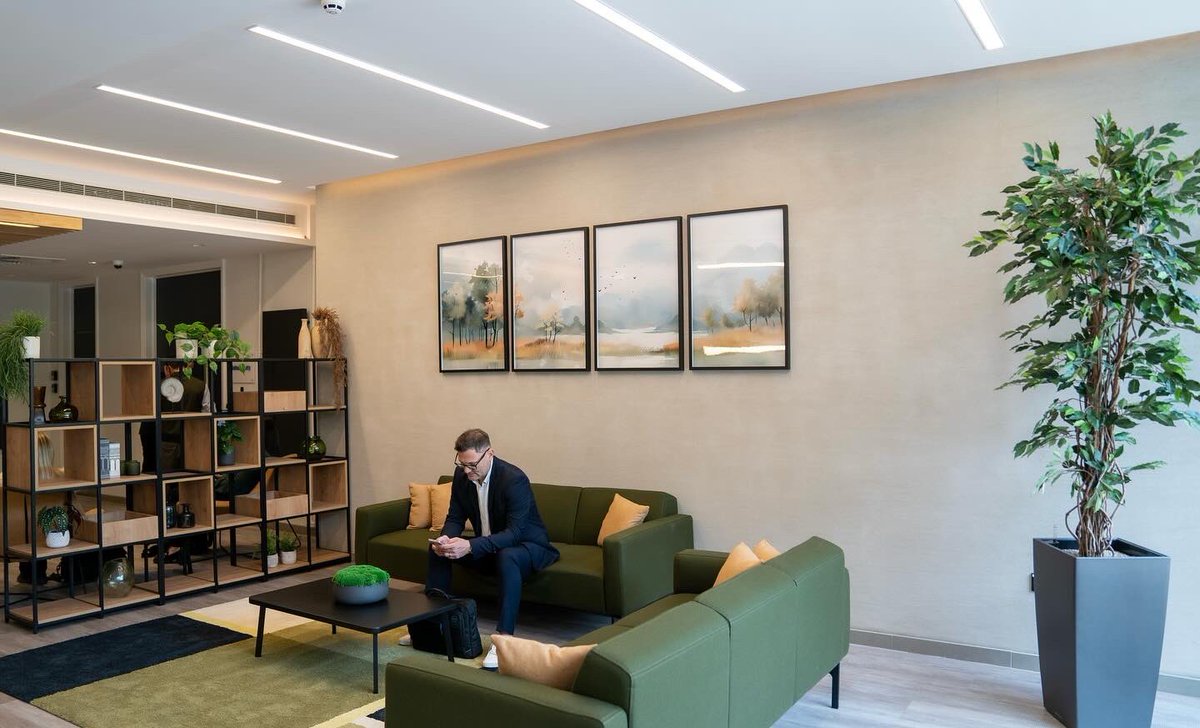 Orbit_UK's tweet image. Modern, simple and soft seating✨

#MyOrbitSpace #commercialofficespace #receptionarea #birchwood