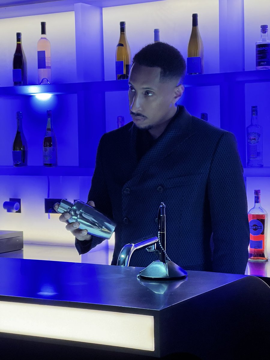 C’est mon jour…
Je dégaine la photo du patron, immunité aujourd’hui… c’est mon jour 🎂

Et comme cadeau 3300€ sur ma cagnotte personnelle, 60k sur la cagnotte globale, Al Hamdulillah 🤲🏾

Je suis content, souhaitez mon longue vie et rien d’autre, 13h en LIVE sur VALORANT 🥷🏾❤️