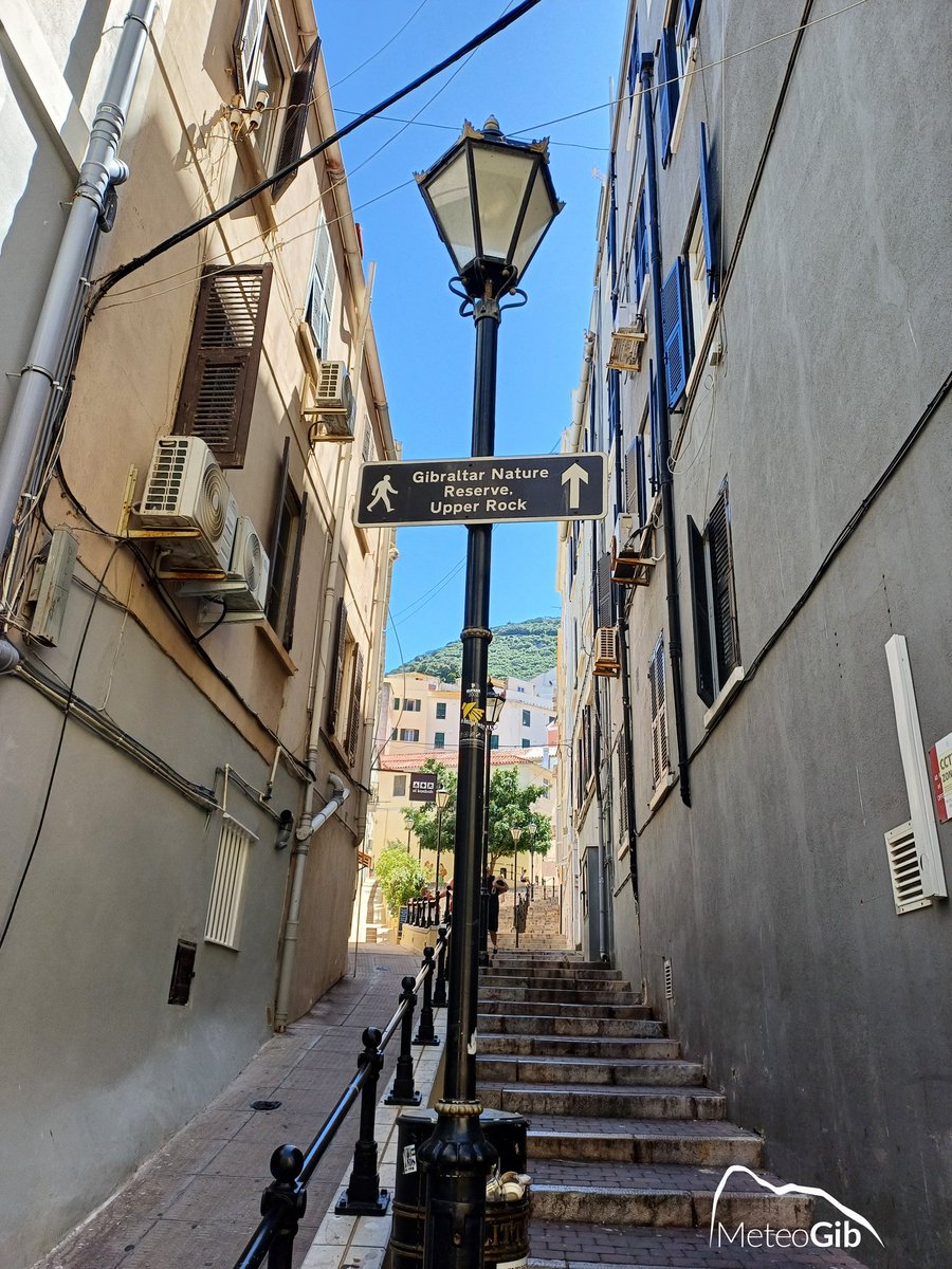sassworkz's tweet photo. #Gibraltar #CastleStreet - 19/05 - a gorgeous blue sky start to the week with a freshening breeze - at 12:30pm, the temperature is now 22C, in a moderate or fresh Westerly. https://t.co/KKlSSPuAWX
