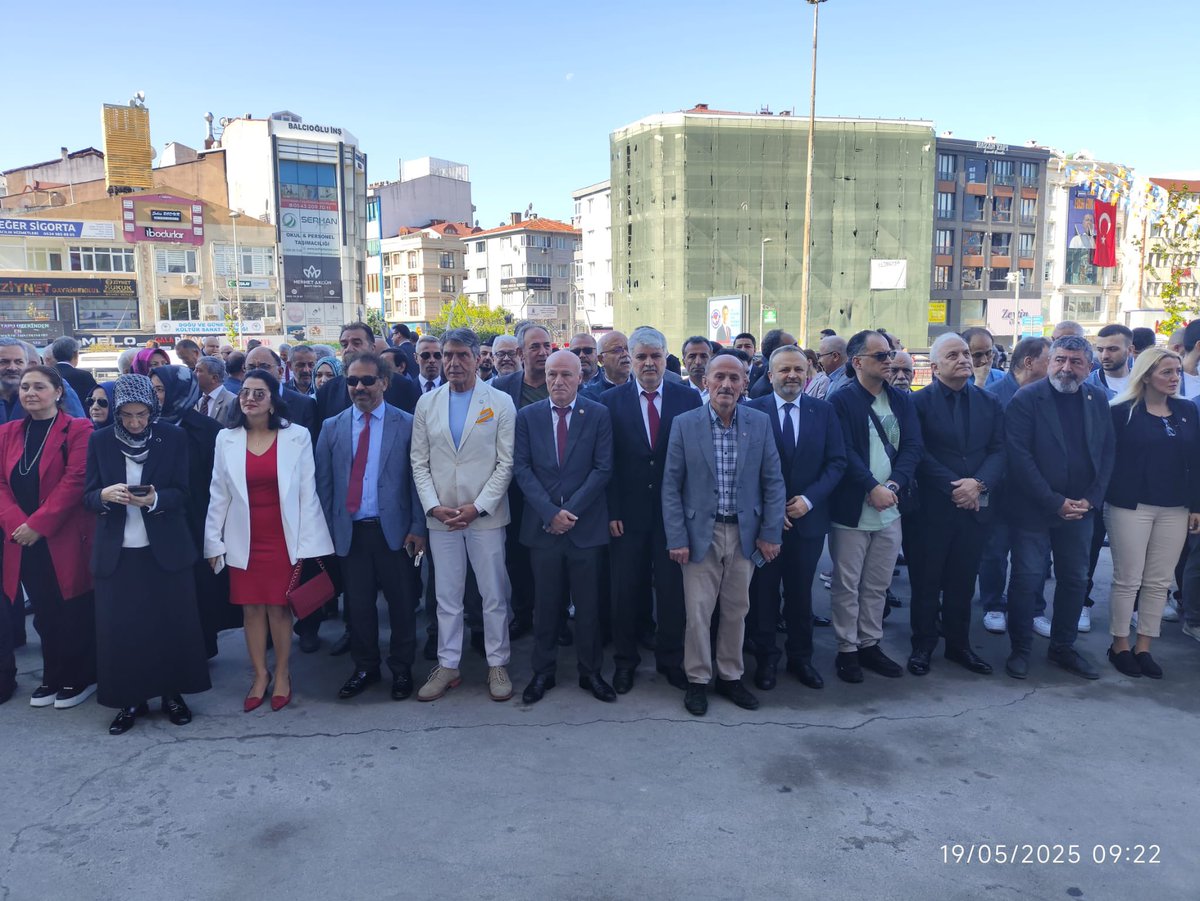 Milliyetçi Hareket Partisi Zeytinburnu İlçe Başkanlığı olarak, 19 Mayıs Gençlik ve Spor Bayramı münasebetiyle Zeytinburnu Kaymakamlığının düzenlediği Çelenk Sunma Törenine katılım sağladık.