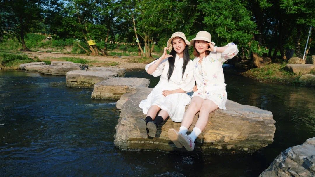 JiandeVision's tweet photo. May in #Jiande feels like a #summer movie! 🎬
🌾 Shanfeng Village: Walk through golden #wheatfields and feel the breeze.
🌿 Jiangxin Island: Drive over for a cool #streamside escape—BBQ and eat watermelon chilled by the water! 🍉
Make this summer unforgettable! #JiandeLandscapes https://t.co/KVJn9eGlaA