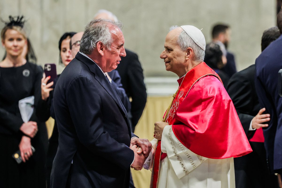 Matignon's tweet image. Messe solennelle pour le début du ministère pétrinien de l’évêque de Rome.