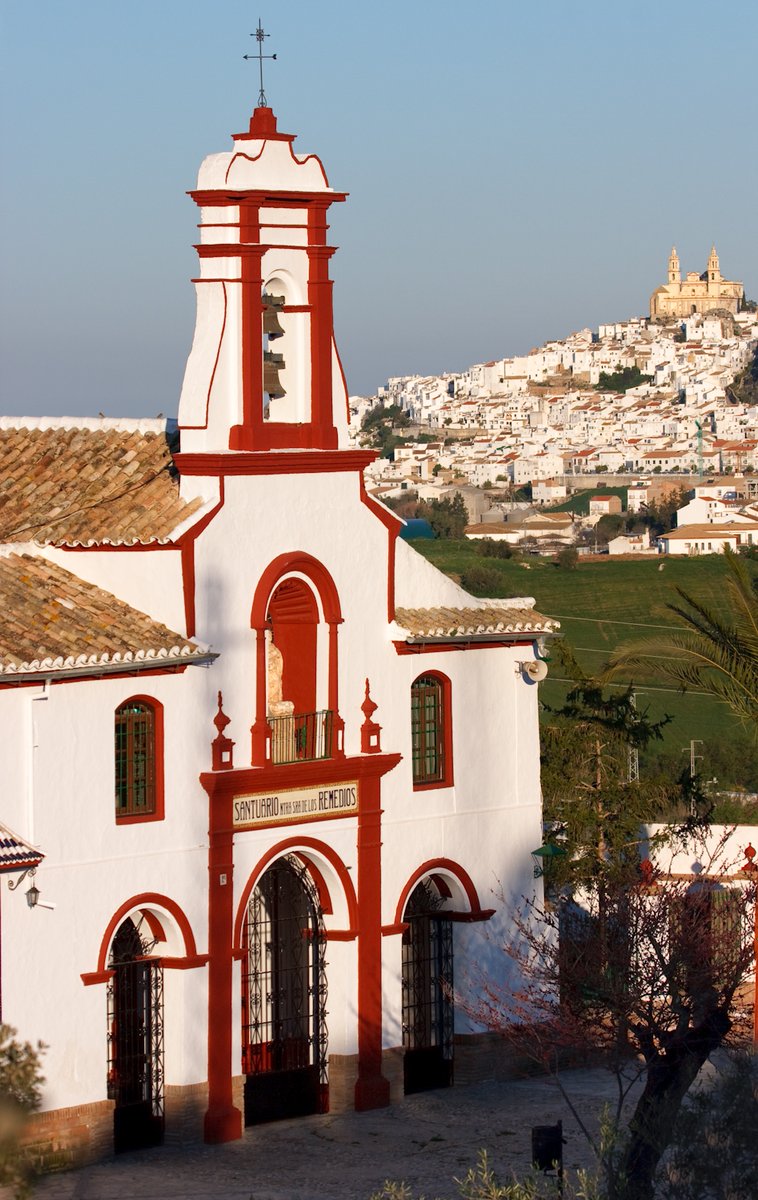¡Un año más, National Geographic se ha vuelto a enamorar de Cádiz y sus pueblos! ¡Si es que en este cachito de Andalucía tenemos la suerte de tener de todo! Ahora es Olvera la que ha embelesado con su luz a esta prestigiosa revista de viajes, que la incluye entre los 100 pueblos