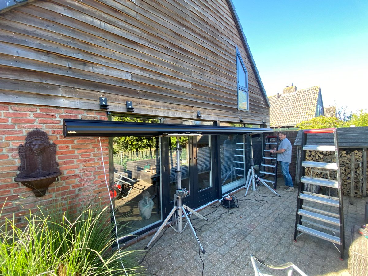 Start planning for your future. Start with shade. Large sunshade, perfect for camping in Noordwijkerhout. Available now, cash pickup.