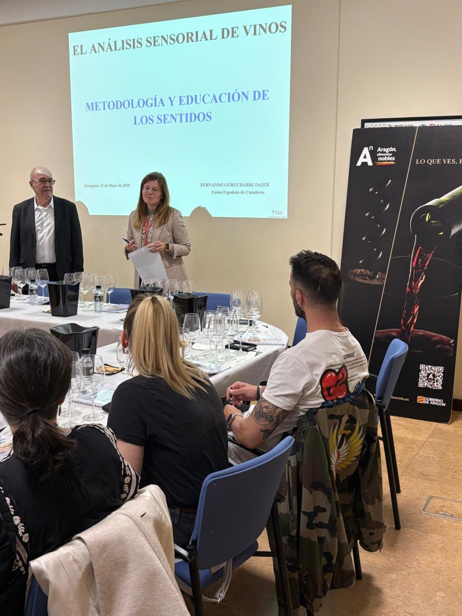 La semana pasada empezó el curso ‘Aragón Alimentos Iniciación a la cata y conocimiento de los vinos de Aragón’🍷, del Departamento de Agricultura, Ganadería y Alimentación, junto a #HorecaZGZ, Asociación de Cafés y Bares y Asociación de Jefes de Sala y Maîtres de Zaragoza 🍇🔝.