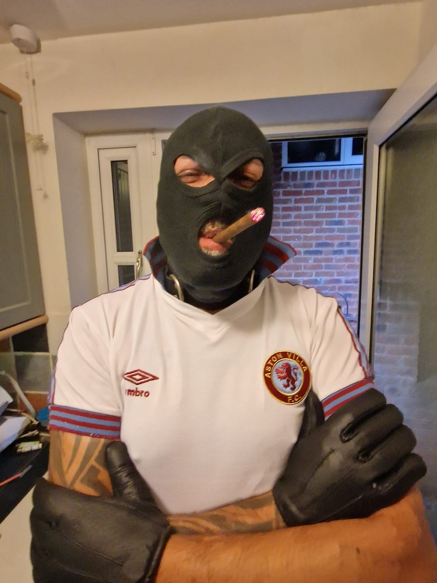 JaviSmokerPig's tweet photo. SmokerPIG 🚬🐷 ... Oink ! ... awrite treacle , what ya sayin ? ...  😜👊🍆🐽👅 ... #SmokerPIG #TradiePIG #AlphaPIG #gruntpiggy #Oink https://t.co/pru8zUXUSS