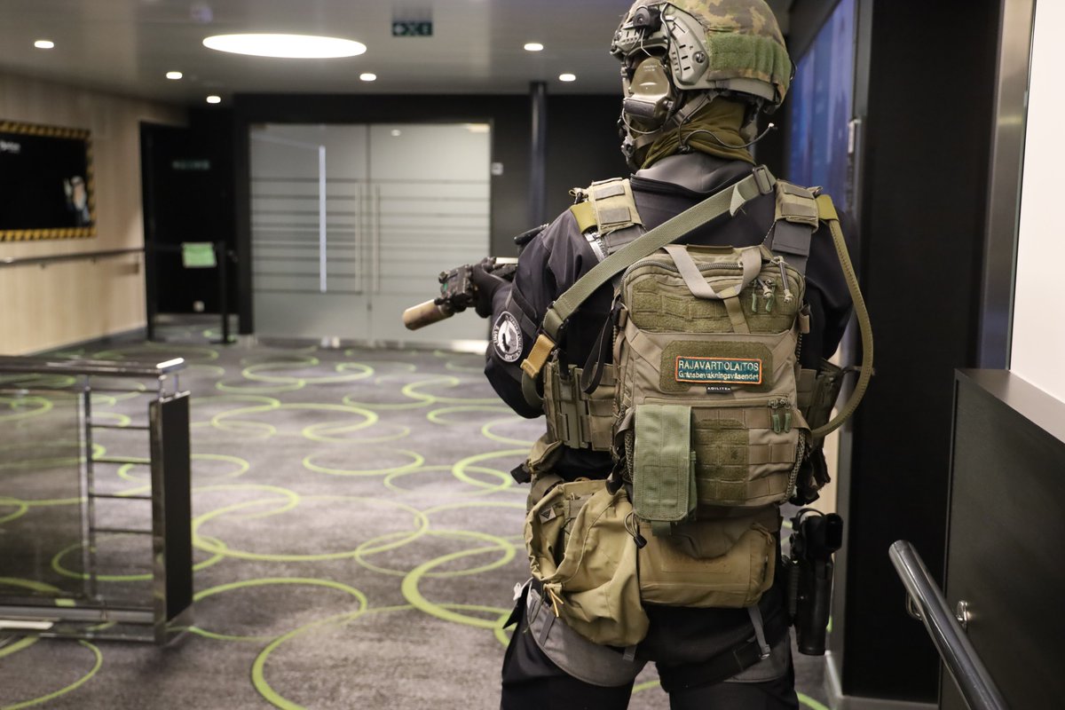 Suomenlahden <a href="/Merivartiosto/">Merivartiosto - SLMV</a> 5. Valmiusjoukkue osallistui <a href="/PoliisiHelsinki/">Helsingin poliisilaitos</a>, <a href="/Puolustusvoimat/">Puolustusvoimat</a> ja kansainvälisten kumppaneiden kanssa laajaan merellisen erityistoiminnan harjoitukseen.

Lue lisää toiminnastamme kuluneelta viikolta viikkotiedotteestamme
raja.fi/-/suomenlahden…