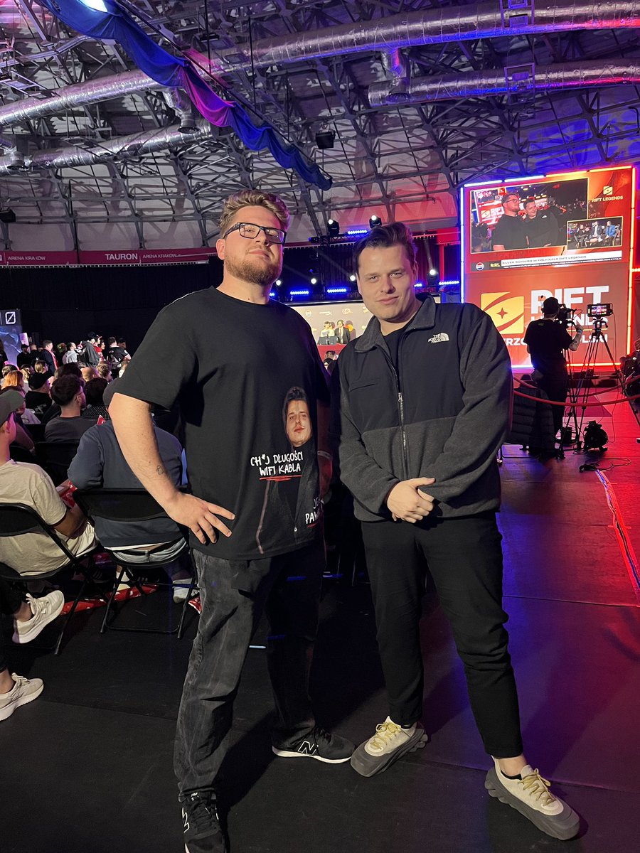 dawidkielkowski's tweet photo. Kolejna edycja @RiftLegendsPL tym razem w Krakowie przy współpracy z @MeetAtRift uważam za bardzo udany. Jeszcze więcej emocji z kibicowania niż w Warszawie. Oby @_ForsakenGG_  dalej istniało w takim samym składzie #teamforsaken #meetatrift https://t.co/Oqd73YoCFL