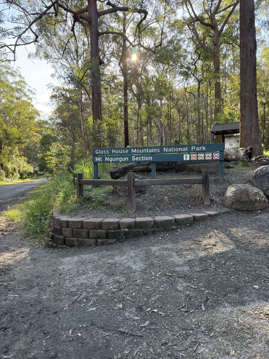 yokomizo_1007's tweet photo. Glass House Mountains

オーストラリアのカブルチャー北にあるGlass House Mountain 駅からいけるスポット
入口から頂上までは約40分のハイキングコースののMt Ngungun

I went to the Glass House Mountains yesterday. I wanna go there again.

#オーストラリア生活
#Australia 
#mountains https://t.co/TXGoC5n5tv