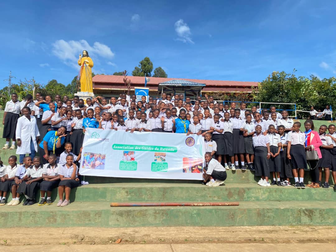guidesrwanda's tweet photo. On friday, we held a #FreeBeingMe session at GS Kivumu in @RutsiroDistrict, reaching over 300 girls and boys. The students dived into how beauty standards impact their self-confidence and learnt practical ways to challenge these pressures.@wagggsworld @RwandaYouthArts @Rwanda_Edu https://t.co/xJSSAJoTtw