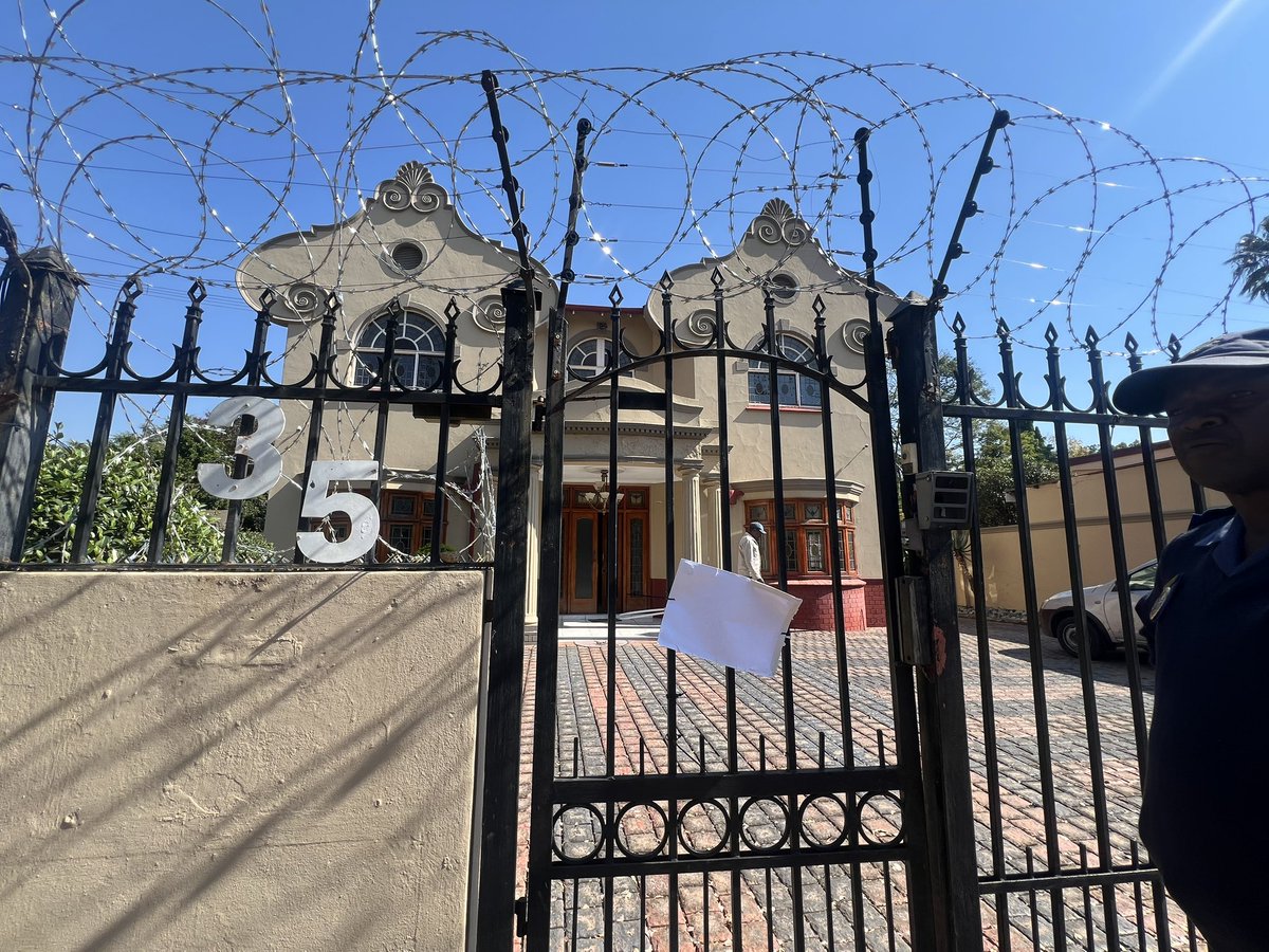 nasiphim's tweet photo. Our third stop for Tshwane Ya Tima is in Sunnyside. This property owes the City of Tshwane R3 million. We’ve switched them off. @CityTshwane https://t.co/FuKDcAhnJw