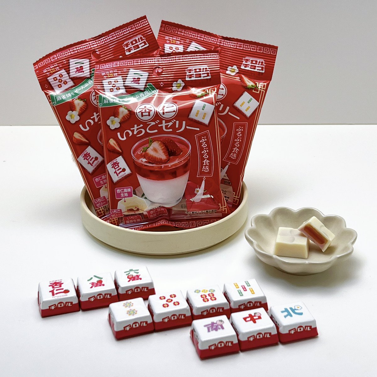 あの伝説のチロルチョコが帰ってきた‼️ #杏仁いちごゼリー 杏仁豆腐