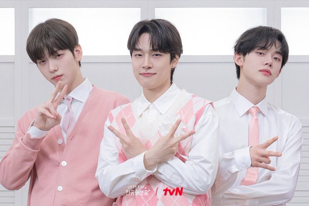 TXTChartData's tweet photo. .@TXT_members "When The Day Comes" on MelOn Daily Chart (ULs):

05/11 #101 — 37,372
05/12 #89 — 48,181 (+10,809)
05/13 #90 — 52,820 (+4,639)
05/14 #87 — 55,919 (+3,099)
05/15 #82 — 59,517 (+3,598)
05/16 #82 — 59,710 (+193)
05/17 #78 — 59,559 (-151)
05/18 #54 — 71,627 (+12,068) 🔥 https://t.co/4Vw9uLy4iH