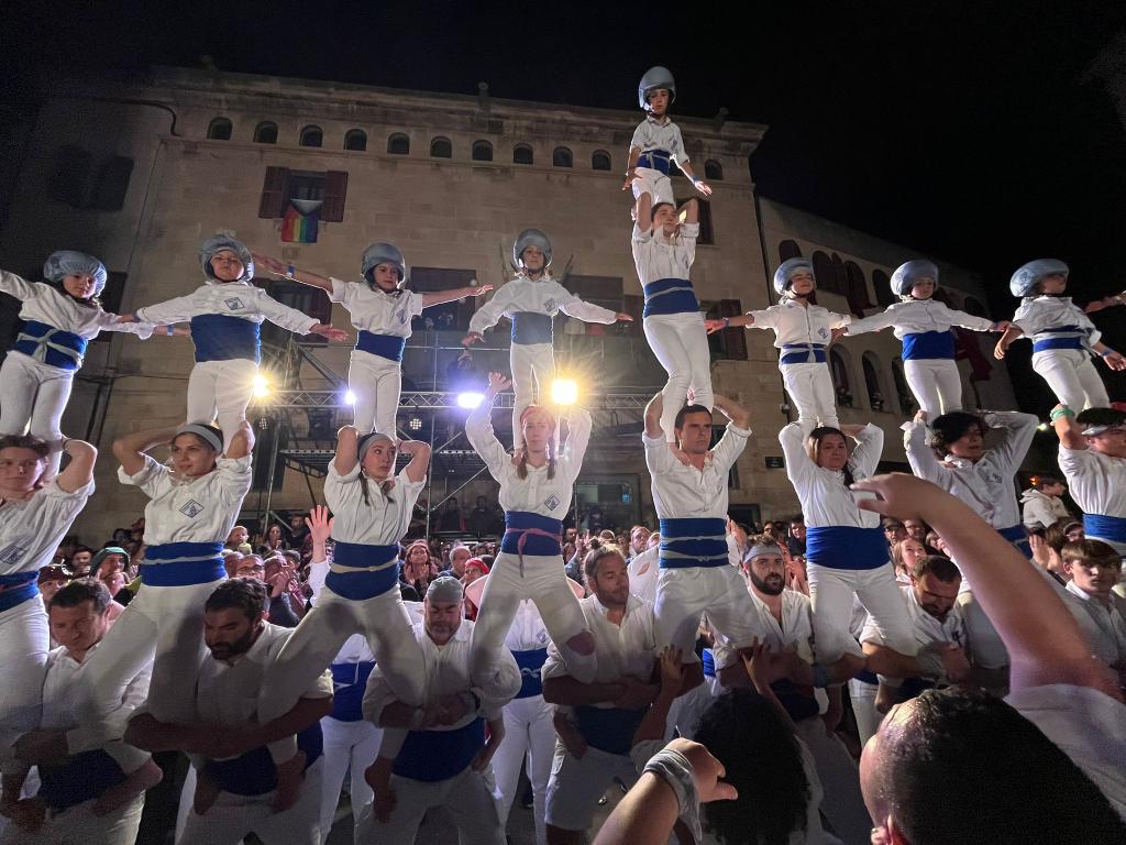 😃 Mireu les cares davant la visió d'aquesta plaça increïble!

🫶🏻 Quina gran NIT DEL TARAROT de Tàrrega 💙!

🥳 Mil gràcies <a href="/GuixanetTarrega/">Associació Guixanet</a> i <a href="/ajtarrega/">Ajuntament de Tàrrega</a> per aquesta experiència increïble un any més. Esperem poder tornar, i que per molts anys tingueu festes tant espectaculars.