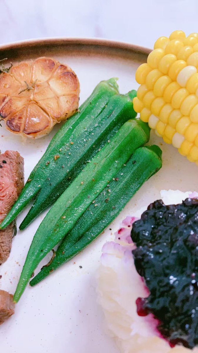 晚餐，鐵棍山藥泥，手打藍莓醬，白灼秋葵，牛排🥩，無糖綠豆湯……汪曾祺說，四方食事，不過一碗人間煙火……