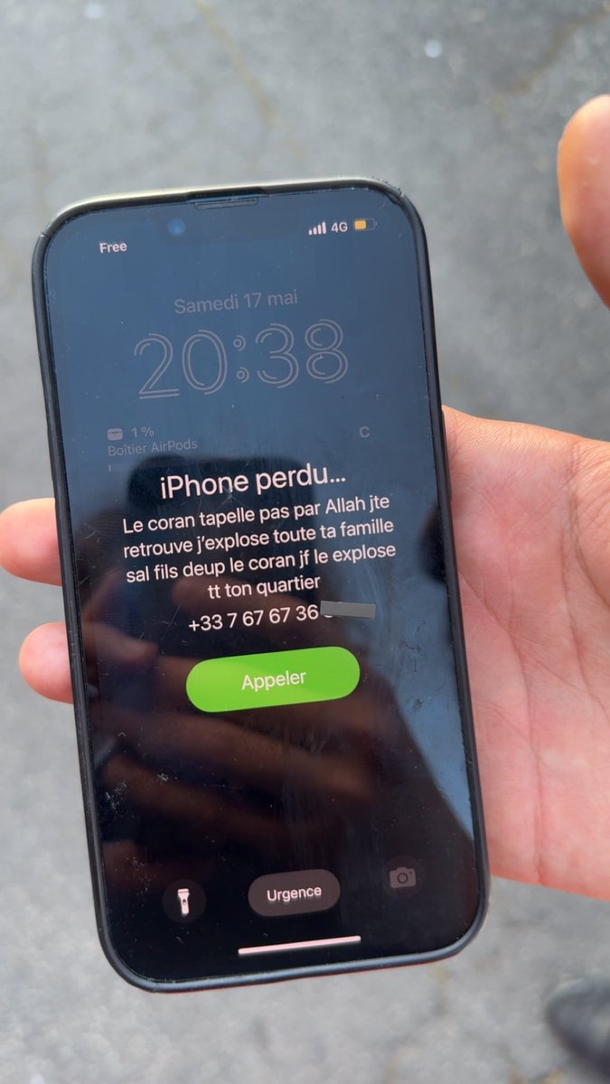 213pourSang's tweet photo. Y’a deux jours j’ai trouvé un tel par terre tema y’avait écrit quoi dessus ( j’ai toujours pas appelé ) https://t.co/6kVTCvPoBs