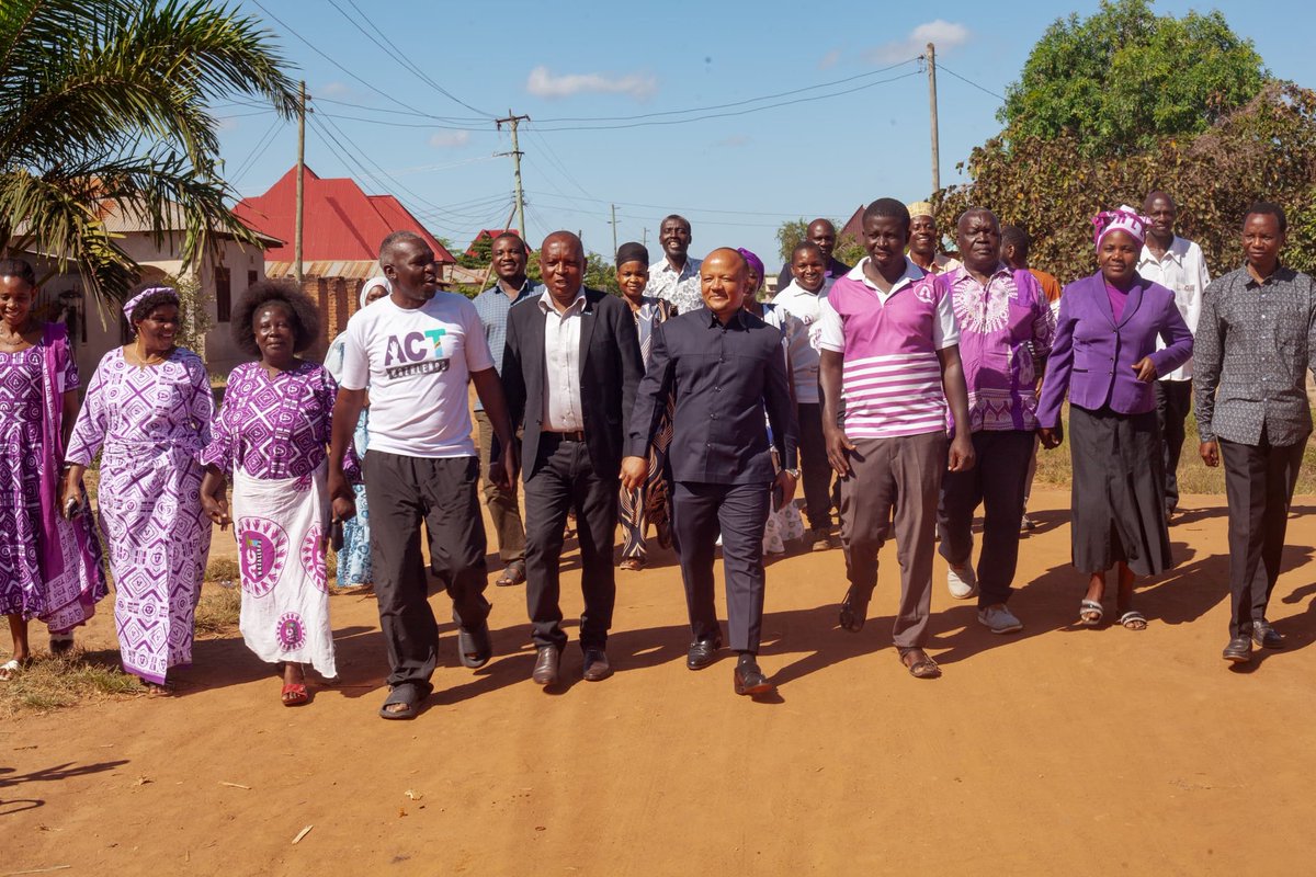 UkendeZ's tweet photo. Leo Mei 19, 2025 Ndugu Philipo Mallac amekabidhiwa fomu ya kugombea ubunge Jimbo la Nsimbo kwa tiketi ya @ACTwazalendo. Fomu hiyo amekabidhiwa na Kaimu Katibu wa Jimbo la Nsimbo, Ndugu Erasto Samweli.

#MuhuniHasusiwi
#OperesheniLindaDemokrasia https://t.co/RmOWzb3Xqw