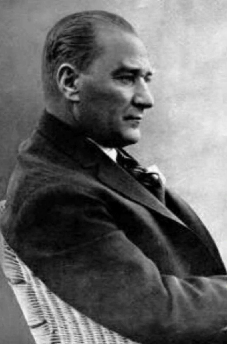 en çok sen, sadece sen. ♡ 
ışığınla yürümekten asla vazgeçmeyeceğiz ♡