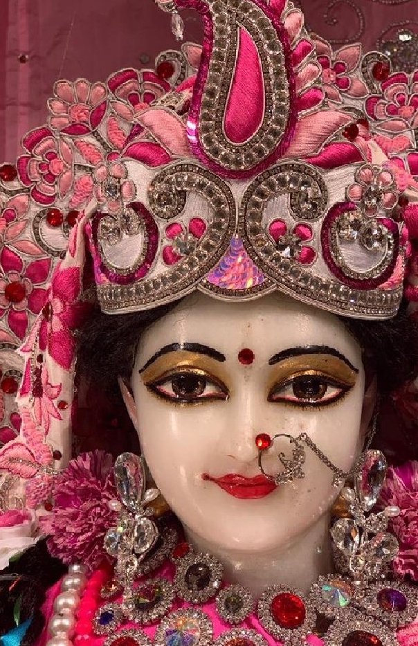 Sumit36534035's tweet photo. मनुष्य आया तो भगवत्प्राप्ति के लिये
पर लग गया संग्रह भोग में 
आये थे हरि भजन को ओटन लगे कपास  ||
भोगों की प्राप्ति हमारा लक्ष्य नहीं है।
जबकि प्रयत्न उसी के लिये होता है।
भगवान्‌ की प्राप्ति ही मानव जीवन का मुख्य लक्ष्य है।
जय जय श्रीराधे जी ...🙏🏻🌹 https://t.co/q5GRf35WNc