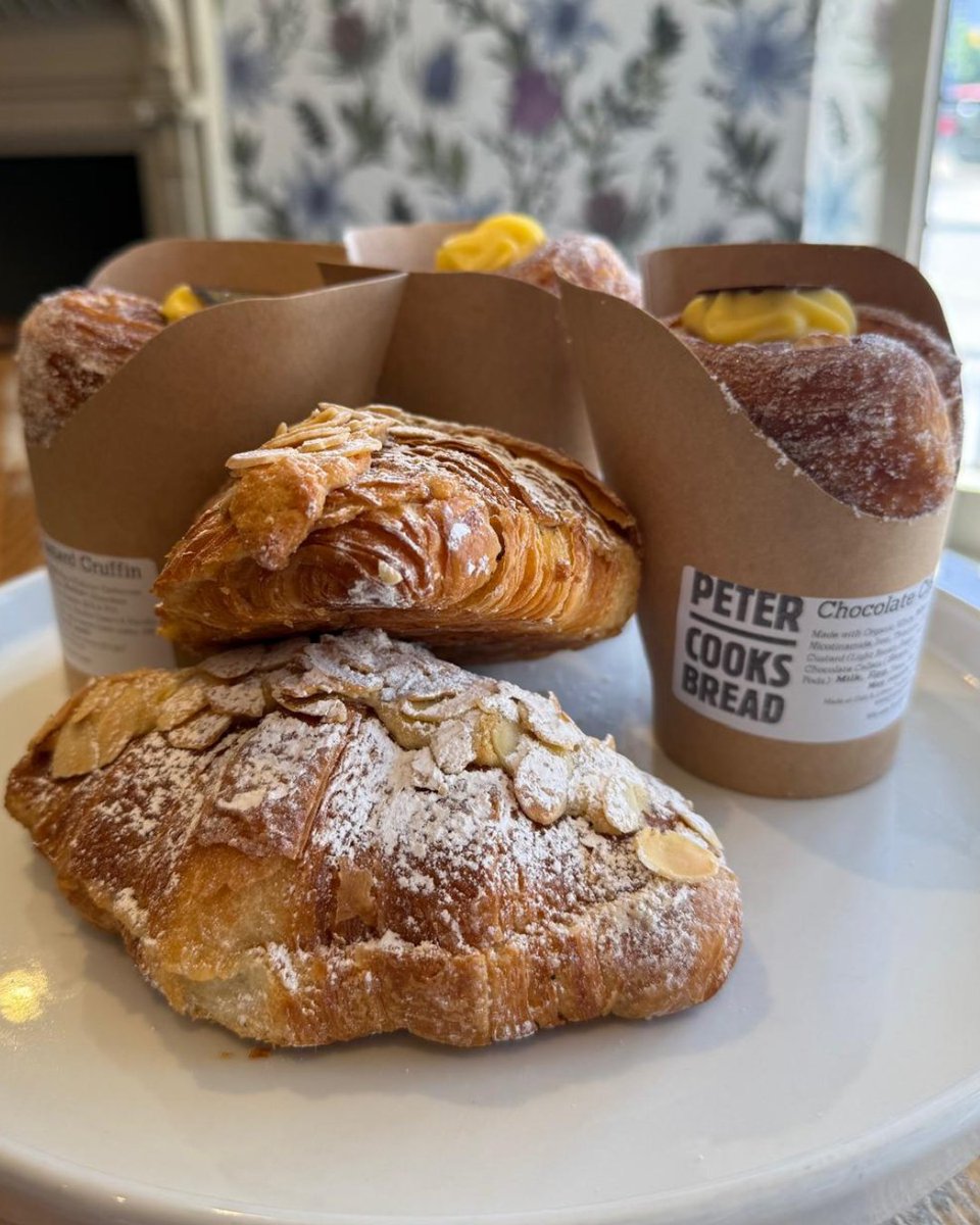 TheAngelHotel's tweet image. 🥐✨ The Angel proudly stocks a selection of goods from @PeterCooksBread every week. Try their heavenly cruffins and buttery croissants, baked locally in the Malvern Hills.

#PeterCooksBread #AngelPershore #SupportLocal #EatLocal
