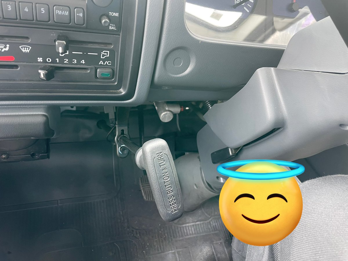 今日仕事場のクルマ乗ったらこのサイドブレーキだった！！
免許取り立ての頃このタイプのクルマに乗ってから以来だわ🚗