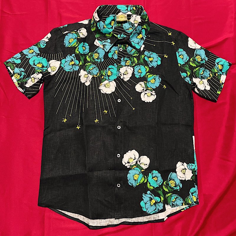 半袖シャツは夏の定番として展開中です。夏らしい気持ちの良い生地でお過ごしください。こちらも六月下旬お届け予定分を受付中です。
https://t.co/Rcx4Gn2sEV 
