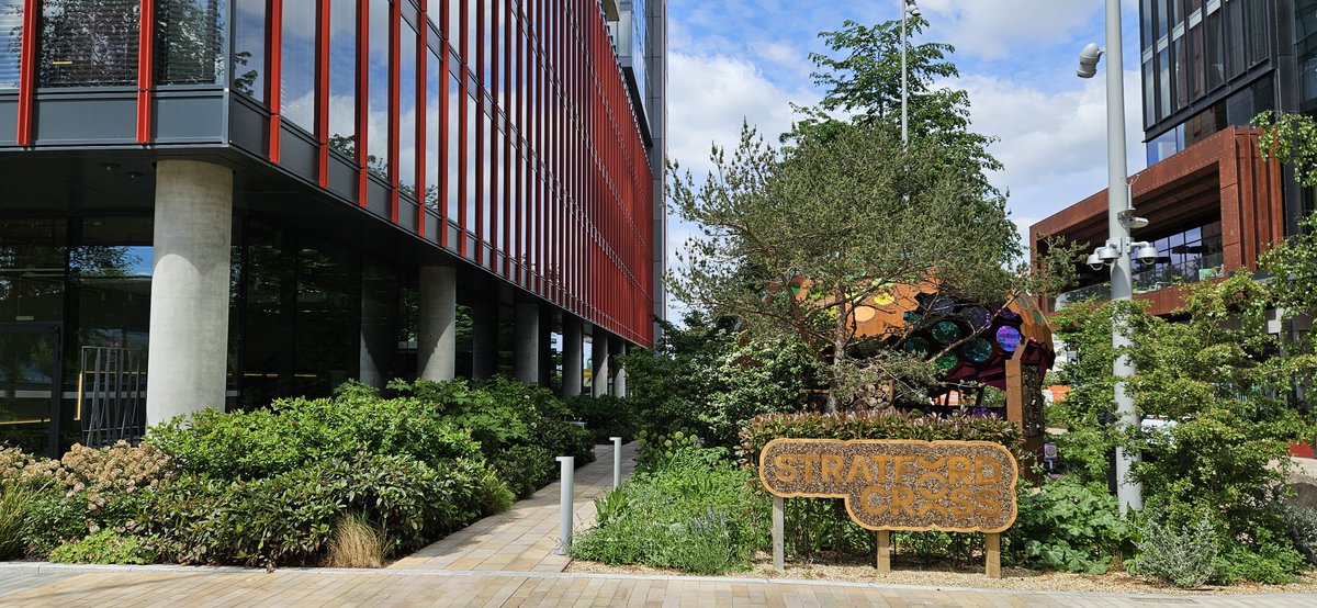RoyEntSoc's tweet photo. It's been two years since we unveiled our #InsectGarden at #RHSChelseaFlowerShow 🦋
We’re here with @Sparsholt_Coll showing people the impact of insects as conversations around #biodiversity, #InsectDecline & #ClimateResilience continues.
#RESGarden 🔽
https://t.co/kLRrT8rtxn https://t.co/t1kEqxijOS
