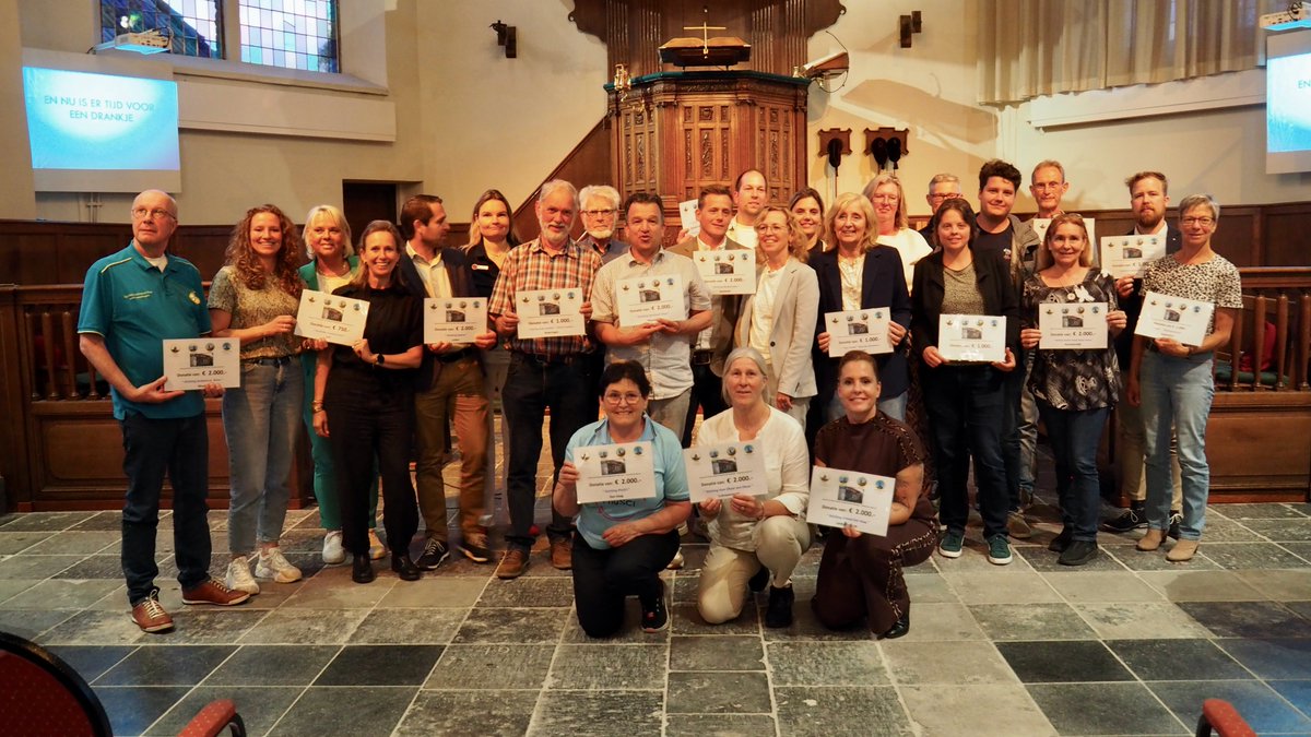 Afgelopen woensdag 14 mei was de grote Uitdeelavond van de Kringloop Wateringen - Kwintsheul (kringloopwateringenkwintsheul.nl). Epafras mocht een check in ontvangst nemen van maar liefst € 2000,-! Namens Epafras willen we de kerken en alle betrokken vrijwilligers heel hartelijk danken!