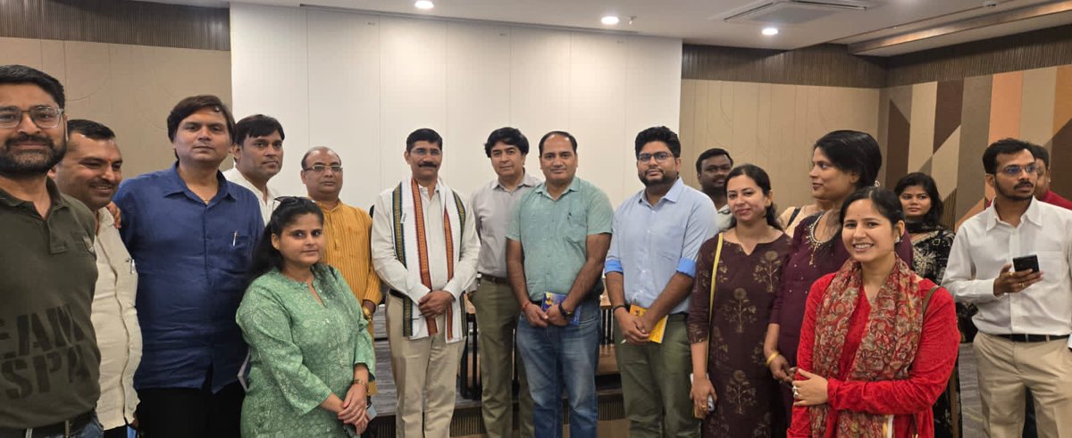 anilkum48568709's tweet photo. प्रोफेसर राजशरण शाही जी राष्ट्रीय अध्यक्ष अखिल भारतीय विद्यार्थी परिषद् - दिल्ली https://t.co/jLyNu8HRCx