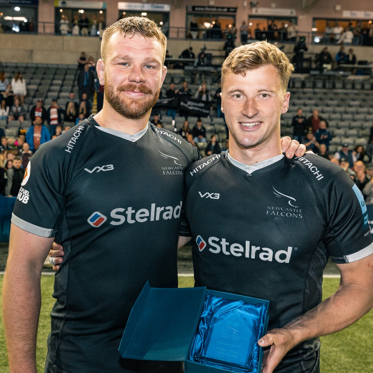 Newcastle Falcons (@falconsrugby) on Twitter photo Our Players' Player of the Season was awarded to...
โจ <a href="/alex_hearle/">Alex Hearle</a> โจ
Congratulations, Hearley! ๐
#TrueNorth Our Players' Player of the Season was awarded to...
โจ <a href="/alex_hearle/">Alex Hearle</a> โจ
Congratulations, Hearley! ๐
#TrueNorth