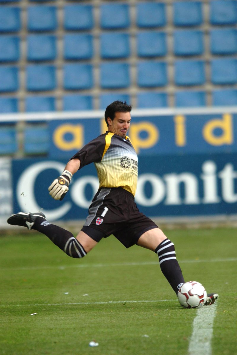 LUDhistoria (@ludhistoria) on Twitter photo Buenos días 🐸🐸
⏳La Máquina del Tiempo
#UnDíaComoHoy 2004 El <a href="/LevanteUD/">Levante UD</a> daba casi un paso de Primera tras vencer a <a href="/UDLP_Oficial/">UD Las Palmas</a> 2-0. Reggi y Congo fueron los goleadores, pero <a href="/JLMora25/">Juan Luis Mora</a> lo paró todo en el Ciutat aquel domingo. #LUDhistoria Buenos días 🐸🐸
⏳La Máquina del Tiempo
#UnDíaComoHoy 2004 El <a href="/LevanteUD/">Levante UD</a> daba casi un paso de Primera tras vencer a <a href="/UDLP_Oficial/">UD Las Palmas</a> 2-0. Reggi y Congo fueron los goleadores, pero <a href="/JLMora25/">Juan Luis Mora</a> lo paró todo en el Ciutat aquel domingo. #LUDhistoria