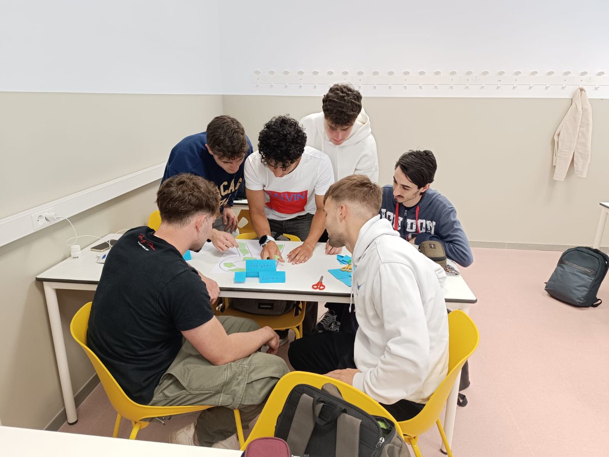 campusigualada's tweet photo. 📚 L’alumnat de GEOIL va rebre una masterclass de @Kaizen  Institute amb Inés Alemany 💬

S’hi van treballar conceptes com el Gemba, els muda, les 5S, la gestió visual i l’estandardització 📊

Una sessió pràctica i molt enriquidora! 🙌
#Kaizen #GEOIL #CampusIgualada #UdL @EPS_UdL https://t.co/uhUvh3uF1i