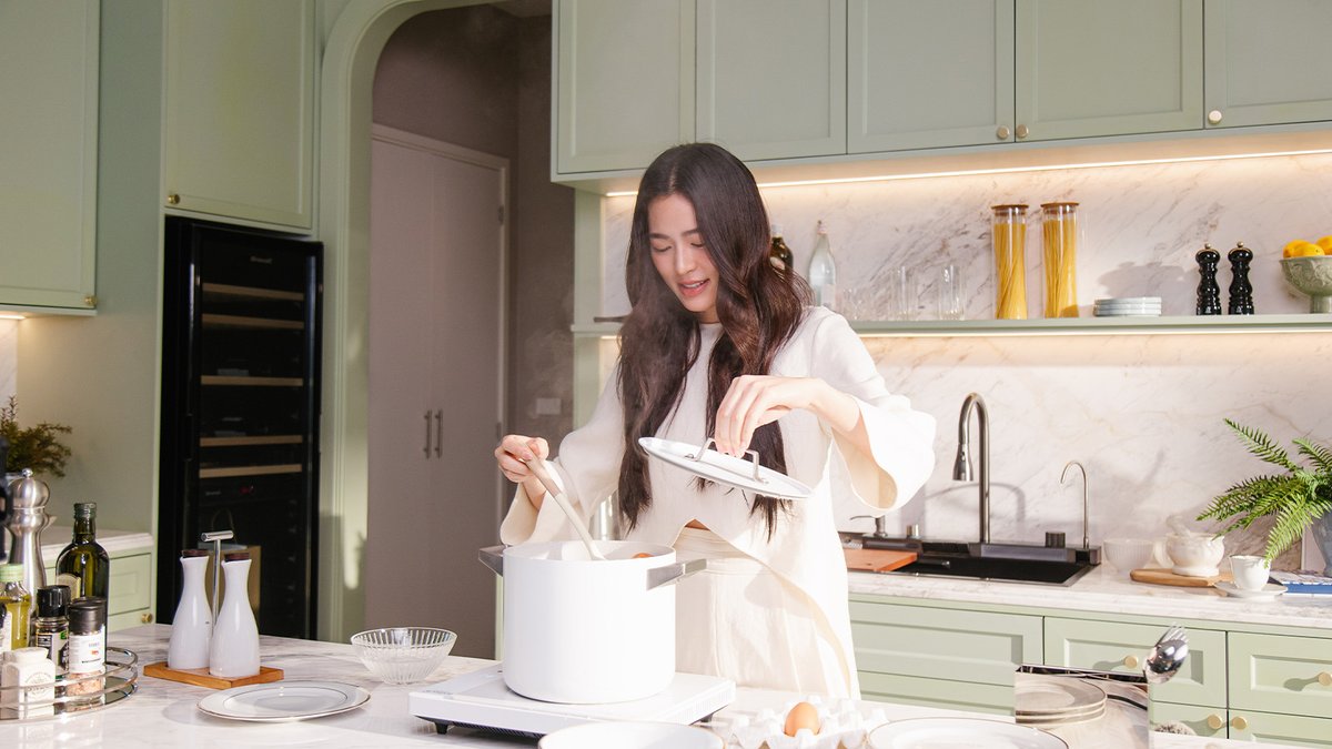 SansiriPLC's tweet photo. ดาเมจแรงเกินต้าน ทั้งคนทั้งบ้าน
ทุกอย่างคือสวยไปหมดเลย ☺️🌤️

ดูกันหรือยัง? #TheSecretOf00K EP.1 : Secret Sanctuary 👉 https://t.co/rqTqZJB30m

𝐍𝐀𝐑𝐈𝐍𝐒𝐈𝐑𝐈 𝐊𝐫𝐮𝐧𝐠𝐭𝐡𝐞𝐩 𝐊𝐫𝐞𝐞𝐭𝐡𝐚 :
https://t.co/LoCiuFt3ku

#LingLingKwong #หลิงหลิงคอง #SansiriXLingLing #NarinsiriKrungthepKreetha #Everydaylifeisgood