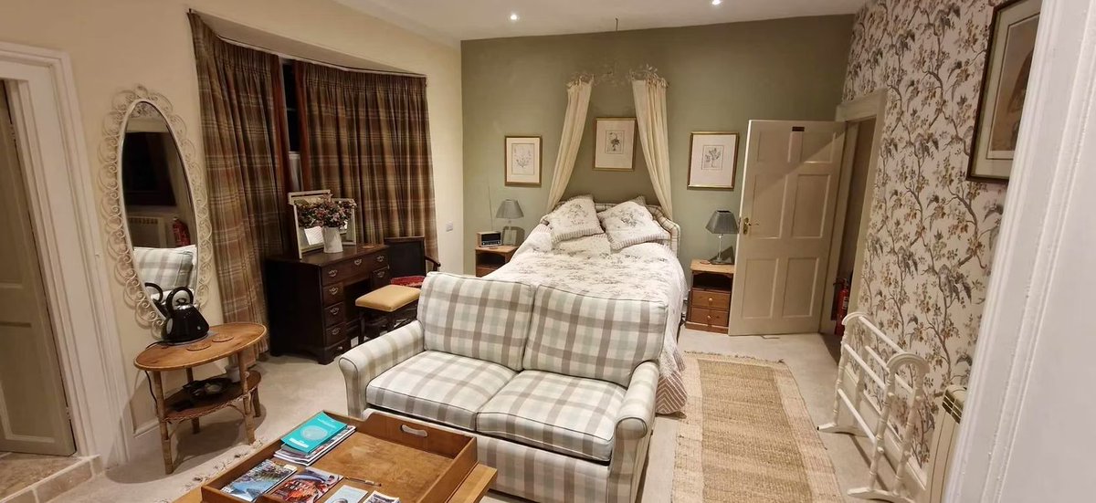 TheBBDirectory's tweet photo. Located in the heart of Dartmouth, Anzac Street B&amp;B continues to delight both locals and visitors alike with its warm hospitality and unique character.

https://t.co/x0FcD7Ofnz

#AnzacStreetBistro #Dartmouth #Coastal #Staycation #BnB  #RoomWithAView #Devon #Escape #Conveniences https://t.co/oCTxo2LCrS