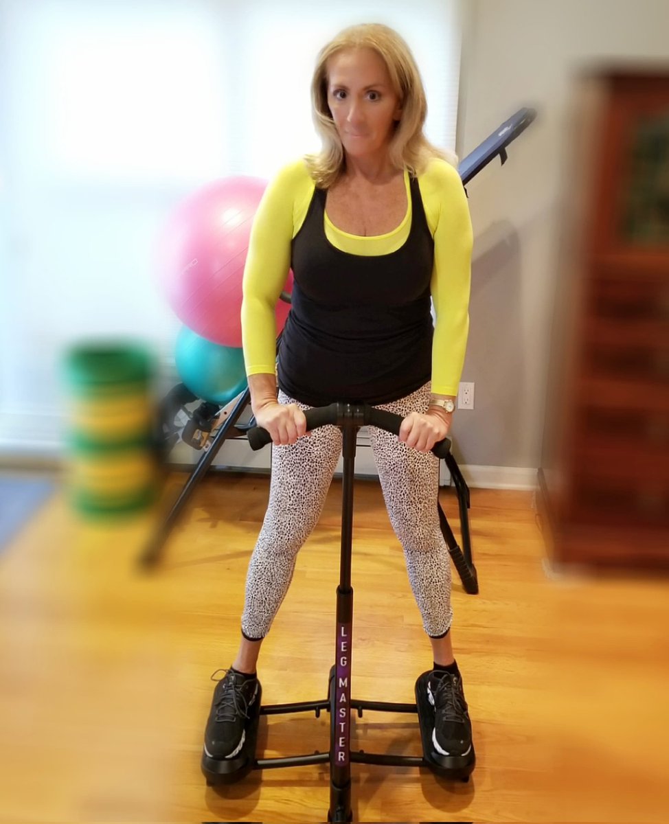 Working out after shoulder replacement is difficult, but this little machine still helps this almost 74 year old get the job done! Happy Monday 🥰
#Shoulder #exercise #over50 #over70 #HealthyLiving #workoutmotivation #MondayMotivation