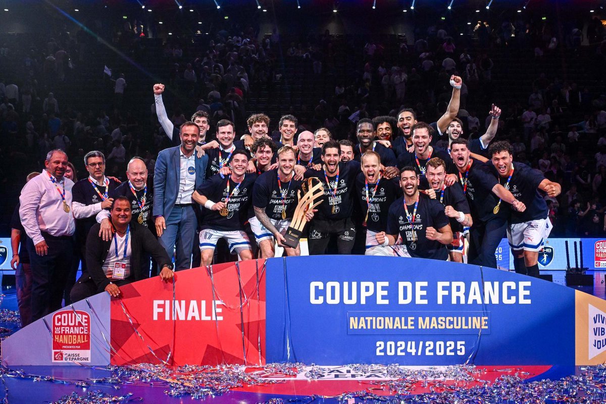 Ville de Montpellier (@montpellier_) on Twitter photo Ils ramènent la coupe à la maison ! 👏
14ᵉ Coupe de France pour le <a href="/mhbofficiel/">Montpellier Handball</a> 🤩🏆
Venez accueillir nos joueurs avec le trophée, ce lundi à 18h sur la Place de la Comédie 🔥
Crédit : <a href="/ffhandball/">FFHandball</a> / <a href="/iconsport_fr/">Icon Sport</a> Ils ramènent la coupe à la maison ! 👏
14ᵉ Coupe de France pour le <a href="/mhbofficiel/">Montpellier Handball</a> 🤩🏆
Venez accueillir nos joueurs avec le trophée, ce lundi à 18h sur la Place de la Comédie 🔥
Crédit : <a href="/ffhandball/">FFHandball</a> / <a href="/iconsport_fr/">Icon Sport</a>