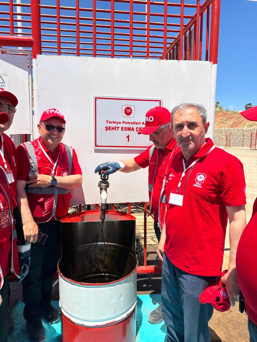 HudaParTBMM's tweet photo. Gaziantep Milletvekilimiz Şahzade Demir, TBMM Başkanı Numan Kurtulmuş ile Enerji ve Tabii Kaynaklar Bakanı Alparslan Bayraktar'ın da bulunduğu bir heyetle Gabar petrol sahasını ziyaret etti. https://t.co/UW1t3oRS3I