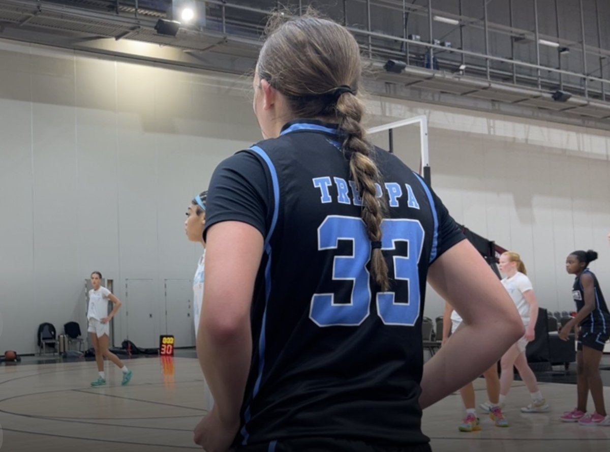 AddisonTreppa33's tweet image. Finished 4-1 at Clash of the Clubs!! So proud of my teammates and coaches!! Back to work, see you in June!!💙🏀