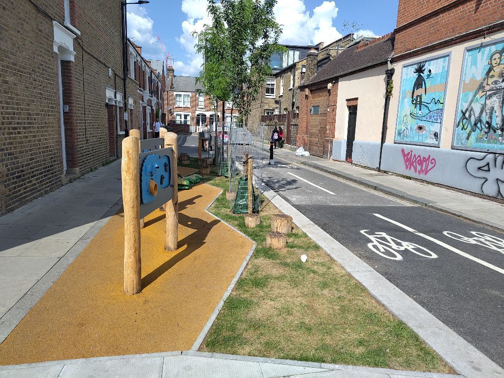 Great to see the completed version of this Walworth Alberta Street LTN has been turned into a mini park and play space! Seconds before I took this, kids walking home from school had been playing on it.