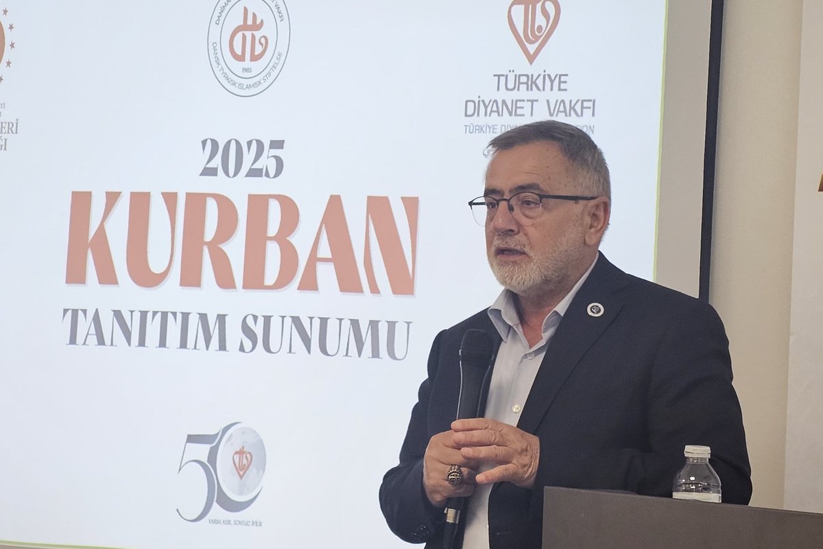 DiyanetVakfi's tweet photo. Genel Müdürümüz İzani Turan, Danimarka Türk Diyanet Vakfı (DTDV) tarafından düzenlenen 2025 Yılı Vekalet Yoluyla Kurban Organizasyonu Tanıtım ve İstişare Toplantısı'na katıldı.

Ishøj Mevlana Camii’nde gerçekleştirilen, Danimarka Türk Diyanet Vakfı Başkanı ve Din Hizmetleri Müşaviri Prof. Dr. Eyüp Baş’ın başkanlık ettiği toplantıda, Genel Müdürümüz İzani Turan vekaletle kurban organizasyonumuz hakkında sunum yaptı.

#KurbanınıPaylaş Kardeşinle Yakınlaş