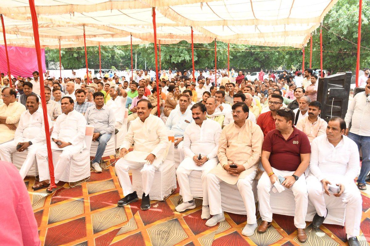 आज नोएडा सेक्टर-33 में आयोजित जन सेवा न्यास के भूमि पूजन कार्यक्रम में सम्मिलित हुआ तथा वहां उपस्थित संस्था के पदाधिकारीगण एवं सदस्यों को हार्दिक बधाई एवं शुभकामनाएं दी।