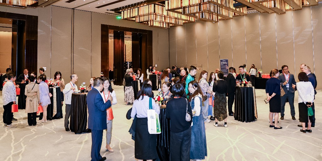 Uni of Reading (@uniofreading) on Twitter photo As part of a visit to China, a delegation from <a href="/UniofReading/">Uni of Reading</a>, <a href="/HenleyBSchool/">Henley Business School</a> & NUIST Reading Academy hosted events for alumni in #Beijing, #Shanghai and #Nanjing.
Drop a follow to <a href="/UniRdg_Alumni/">Uni Of Reading Alumni & Supporters</a> @TheHenleyAlumni if you don't want to miss the next event in your country! As part of a visit to China, a delegation from <a href="/UniofReading/">Uni of Reading</a>, <a href="/HenleyBSchool/">Henley Business School</a> & NUIST Reading Academy hosted events for alumni in #Beijing, #Shanghai and #Nanjing.
Drop a follow to <a href="/UniRdg_Alumni/">Uni Of Reading Alumni & Supporters</a> @TheHenleyAlumni if you don't want to miss the next event in your country!