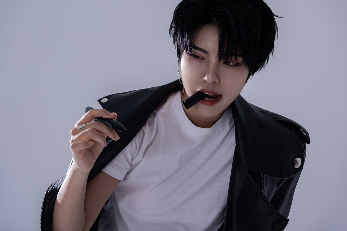 잼있는걸 만들고 있어용 하핫 언넝 완성해야지 코스프레 너무재밌네 같이 초심돌 하자😍

🐺 <a href="/____14141/">잠비</a> 
📸 <a href="/gomin_photo/">고민</a>