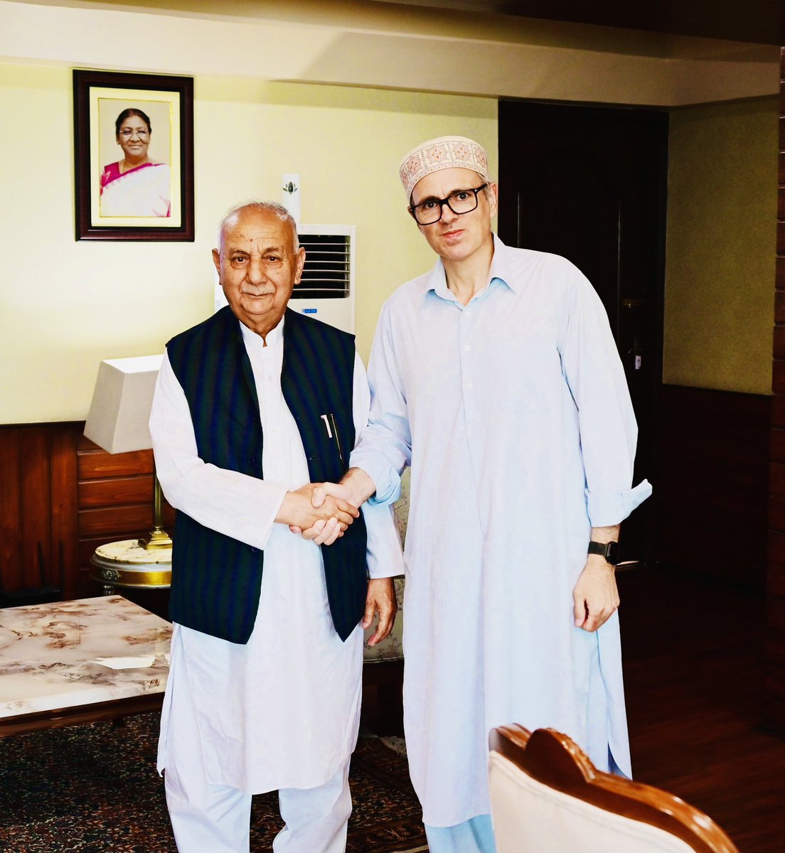 peermohdhussain's tweet photo. Had a fruitful and productive meeting with Boss, today at Civil Secretariat, Srinagar.

@OmarAbdullah https://t.co/XjUjjaU9Zf