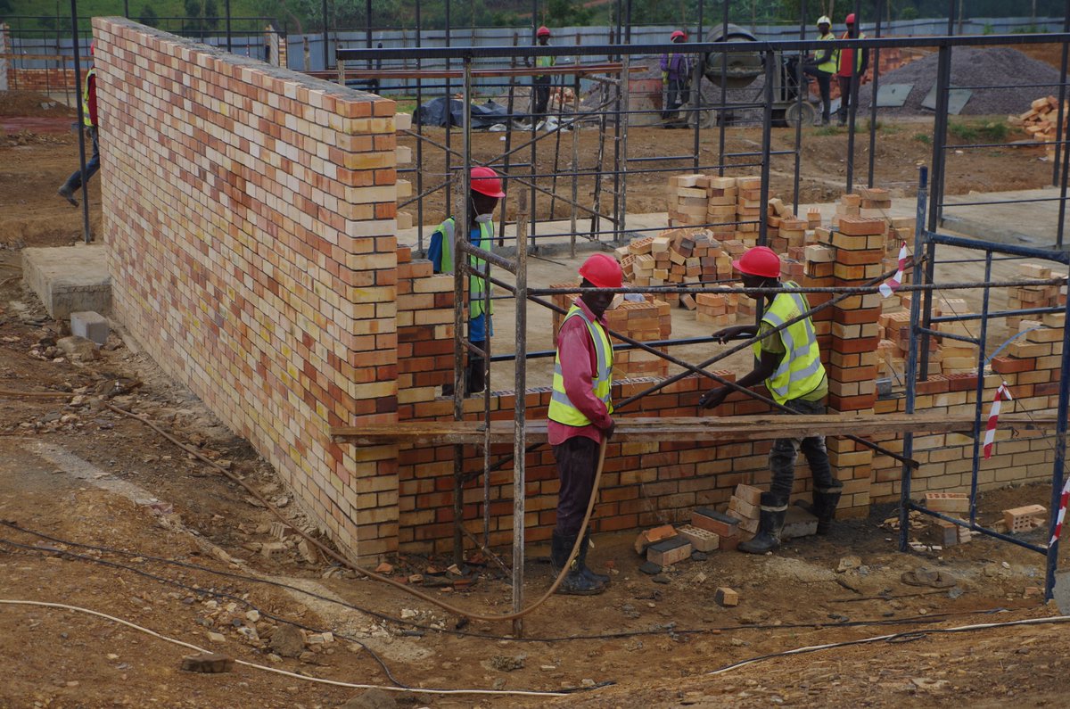 localworksug's tweet photo. A school designed for its moment.
Busibo Education Centre, Uganda:
· 3 age-clustered campuses
· Light steel-brick composite system
· Breezy, climate-smart pavilions
· 20prefab teacher homes
Built for about 1,000 kids, shaped by context.
#EcoPrefab #LocalworksUG #ClimateDesign https://t.co/w427MQjOSA